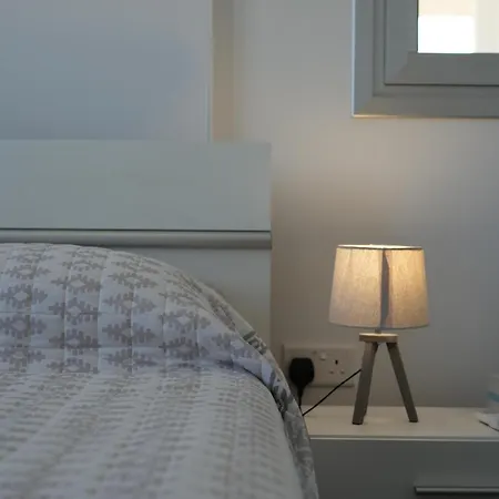 Salt Gem, Airy 2 Bdrm * Larnaca