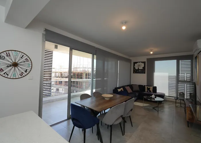 Salt Gem, Airy 2 Bdrm Larnaca