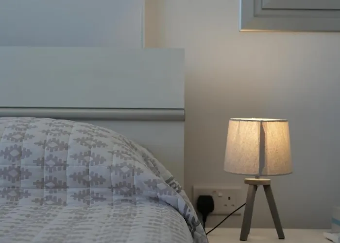 Salt Gem, Airy 2 Bdrm * ラルナカ