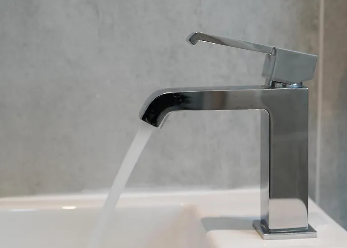 Salt Gem, Airy 2 Bdrm * Larnaca