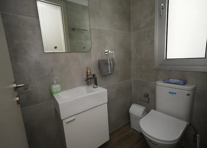 Salt Gem, Airy 2 Bdrm * Larnaca